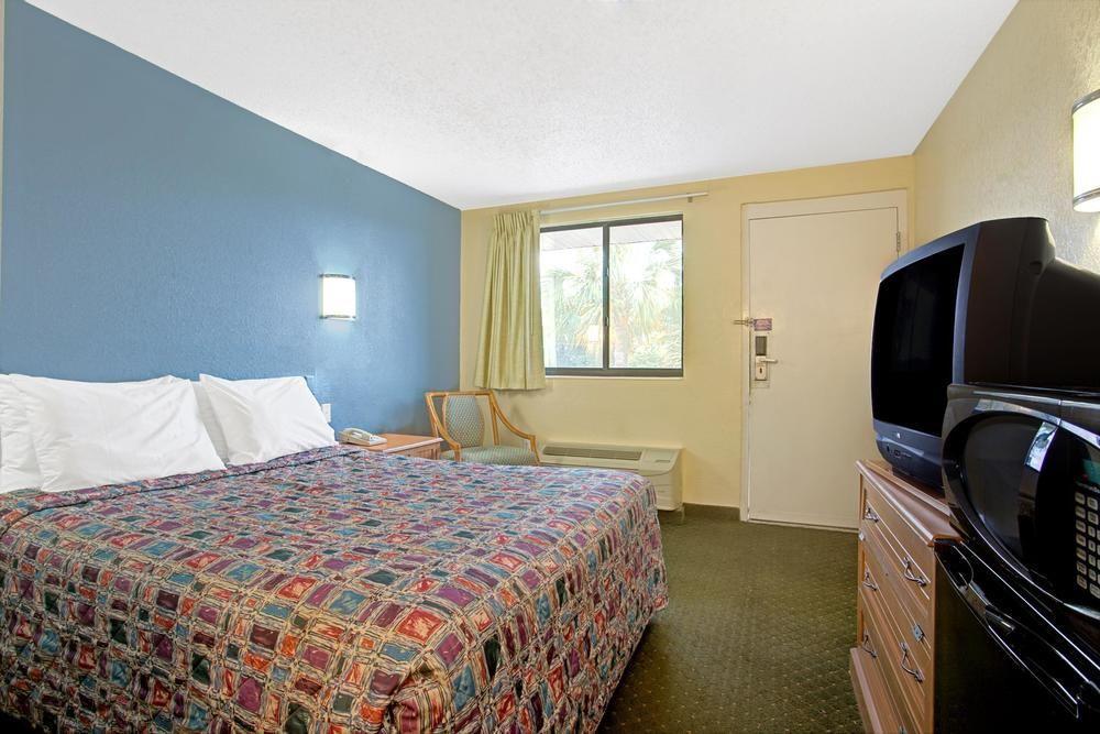 Rodeway Fairgrounds-casino Inn Tampa